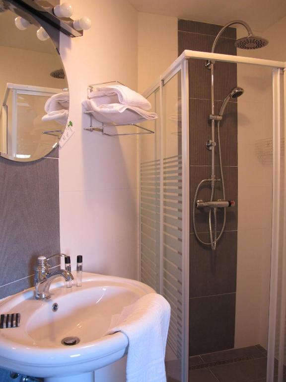 Hotel A Fleur De Couette Auvelais Habitación foto